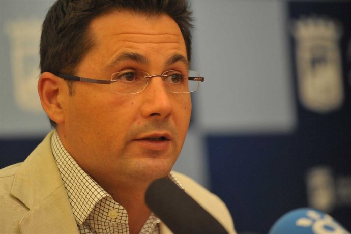 El concejal de Derechos Sociales, Francisco Pomares, durante una rueda de prensa
