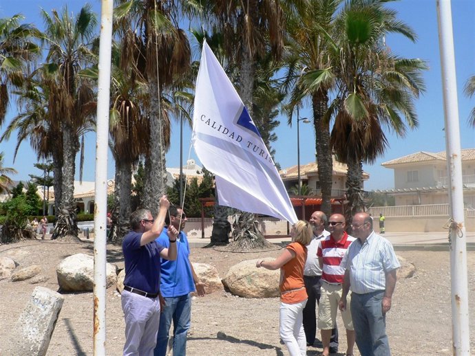 LA "Q" DE CALIDAD TURÍSTICA YA ONDEA EN LAS PLAYAS DEL RIHUETE Y CASTELLAR