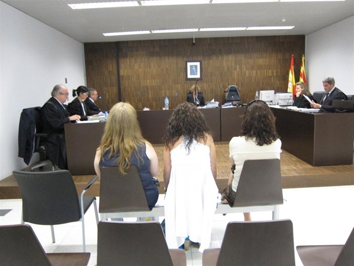 Tres acusadas de descuidar a una anciana declaran en la Ciudad de la Justicia