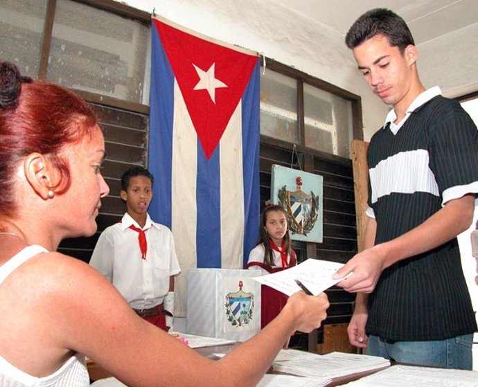 Cubanos votando en 2010