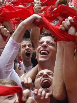 gente en el chupinazo de san fermin