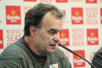 Fútbol.- Bielsa, tras su enfrentamiento con el responsable de las obras: "Actué como un salvaje, pero él robó al club" 