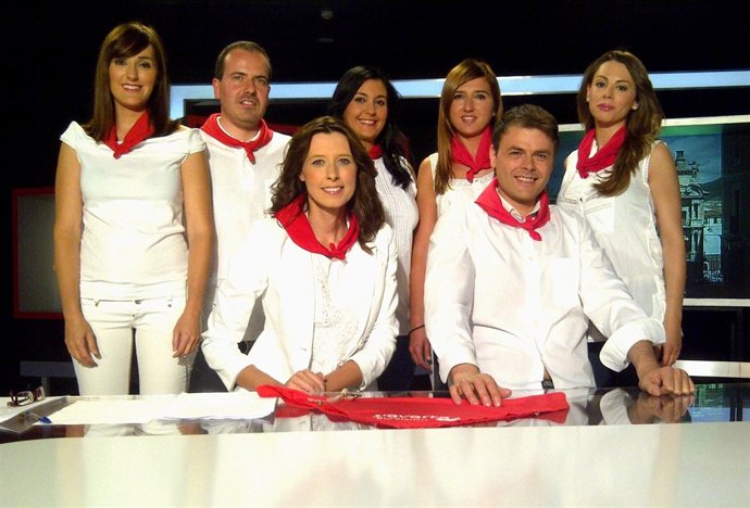 Presentadores de Navarra Televisión en San Fermín.