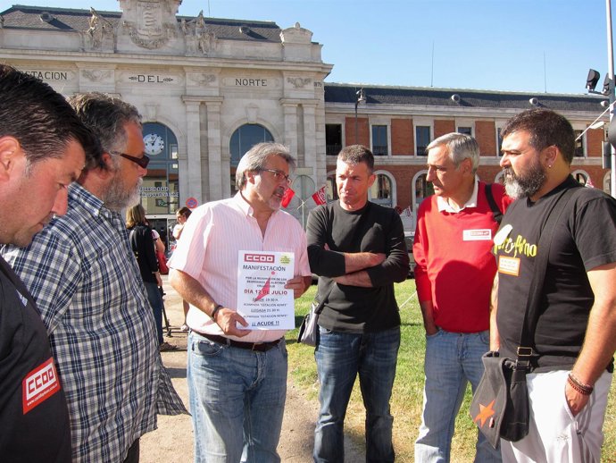 José María González Visita El Campamento De Albitrén En La Estación Campo Grande