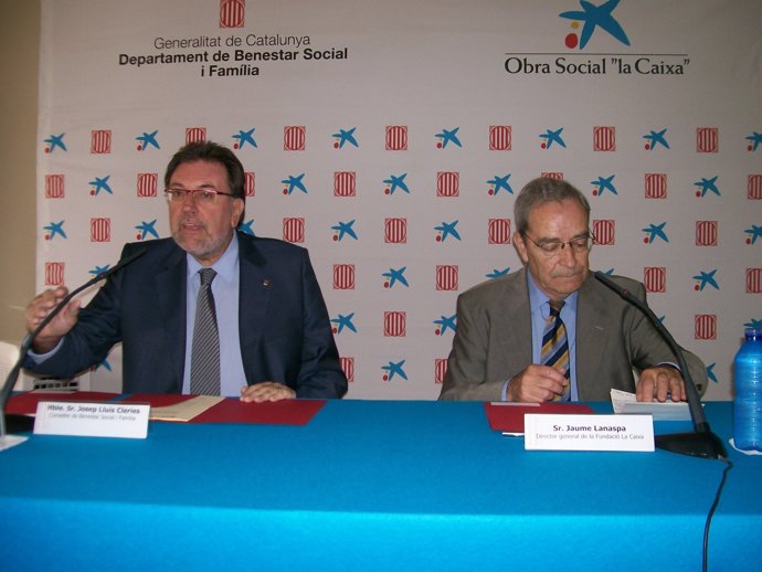 Firma de un convenio entre la Generalitat y La Caixa