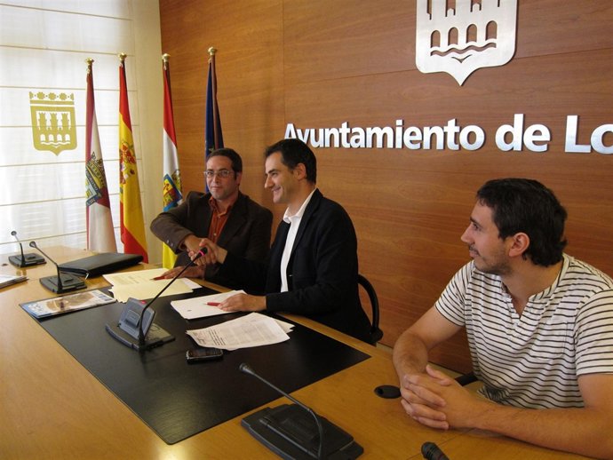 Sáinz y Blanco, tras firmar el acuerdo