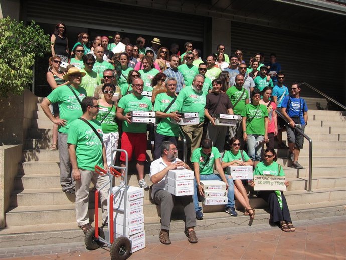 Los docentes interinos en la puerta de Educación, con los recursos de alzada