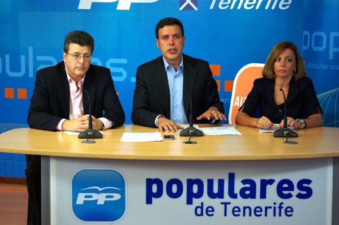 Los concejales José Carlos Acha, Alexis Oliva y Ana Zurita presentando la medida