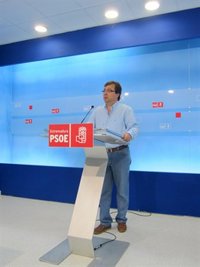 Vara considera un "disparate" la reducción de empleados públicos y dice que de la crisis no se sale generando "más paro"