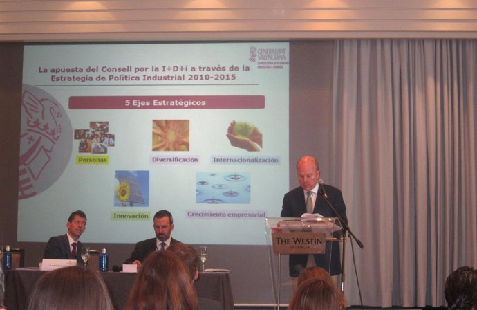 El Conseller De Economía, Máximo Buch, Durante La Conferencia