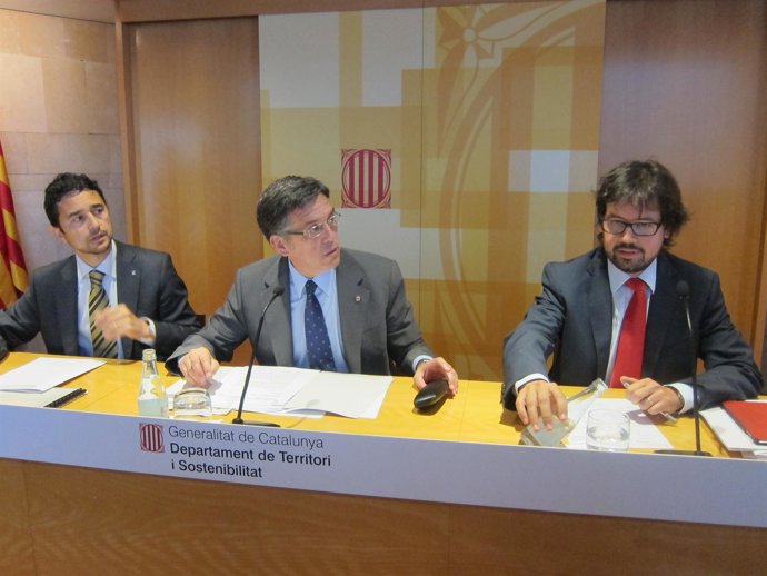 El Sec. De Territorio D. Calvet;  Ll. Recoder Y El Dtor De Transp. R. Font