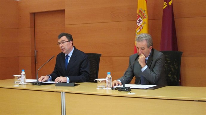 El consejero de Agricultura y Agua junto al portavoz del Gobierno