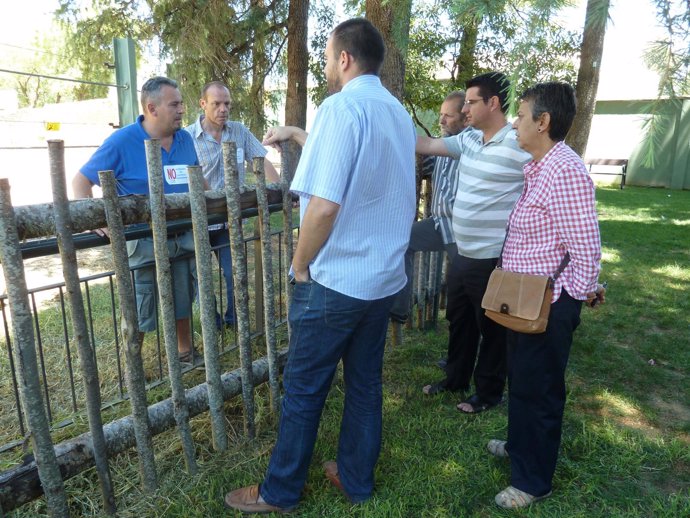 Florido, Contreras y García en su visita a los trabajadores encerrados en el Zoo