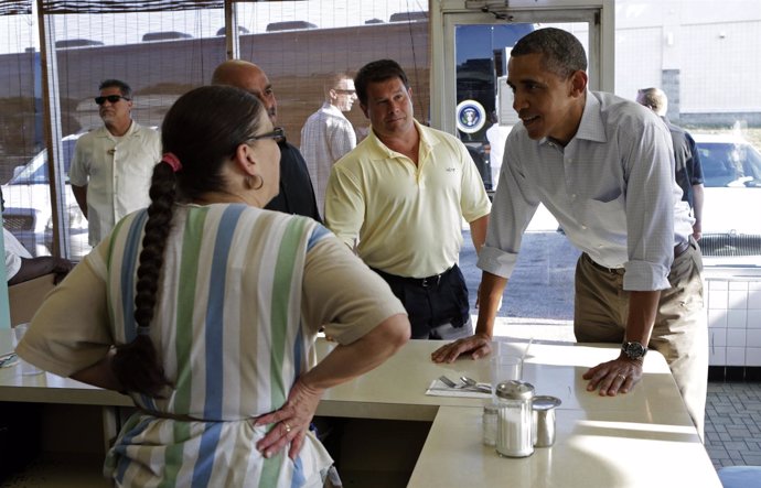Obama habla con la dueña de un restaurante poco antes de morir de un infarto