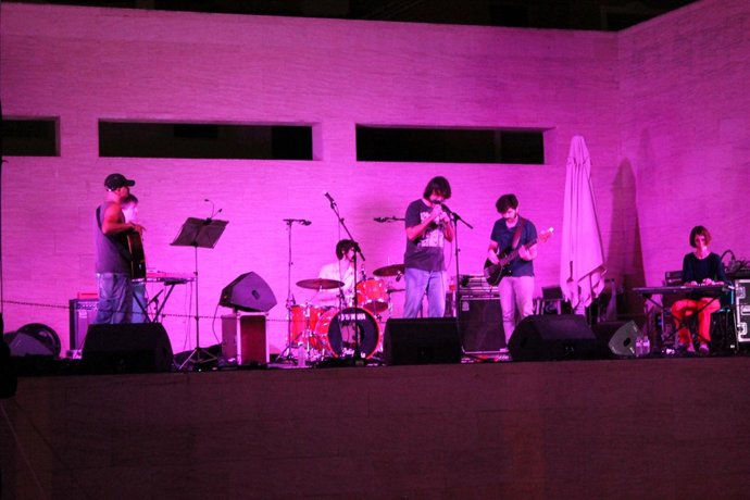 Actuación musical en la UNIA