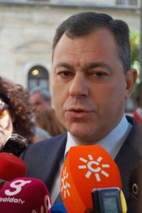 El PSOE de Tomares cree que las "aspiraciones políticas" de Sanz dejan "huérfano" al municipio