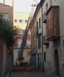 Actuación de los Bomberos en una vivienda de la calle Fray Luis de León
