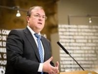 Monago reconoce que le "enfadó muchísimo" el anuncio de Vara sobre una posible moción, que tacha de "boutade"