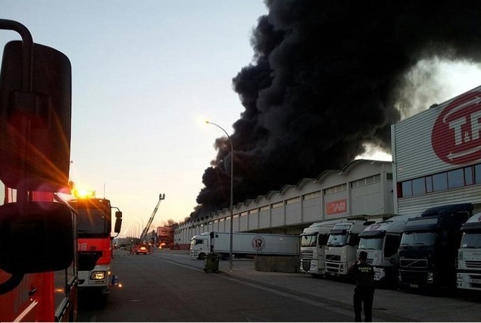 Incendio En El Polígono Industrial De Ribarroja