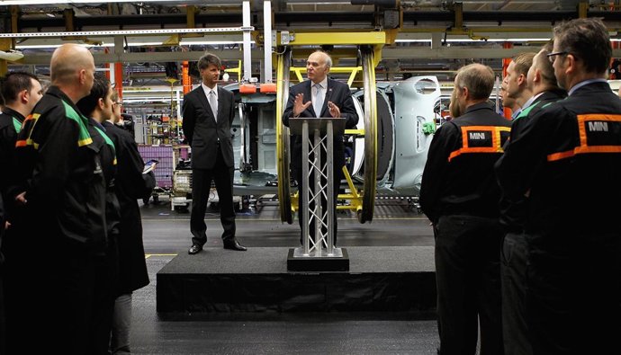 Vince Cable, en el anuncio de inversión de Mini