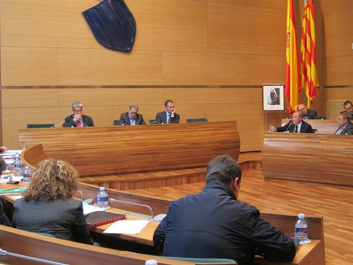 Toni Gaspar (A La Derecha De La Imagen) Interviene En Un Pleno Junto A Orengo