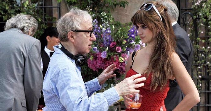 Woody Allen y Penélope Cruz en A Roma con Amor