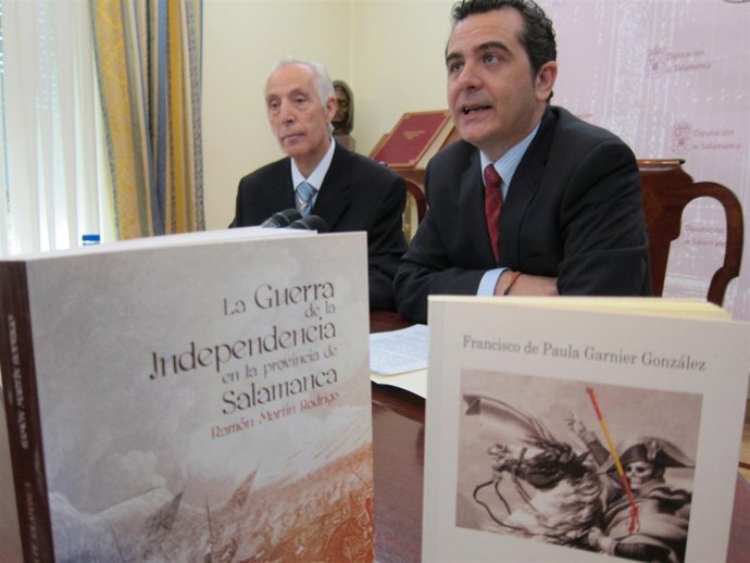 El investigador Ramón Martín y el diputado de cultura de Salamanca, Manuel Tosta