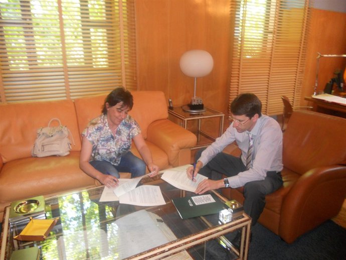 Momento de la firma del convenio