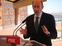 Rubalcaba cree que Báñez tiene que ir al Parlamento "ya" a explicar el "abuso de poder" sobre el ERE del PSOE