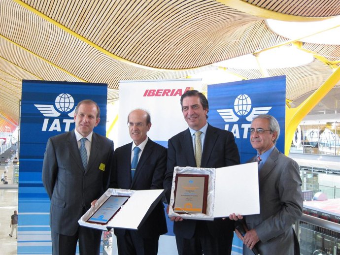 IATA premia a Iberia y a Aena