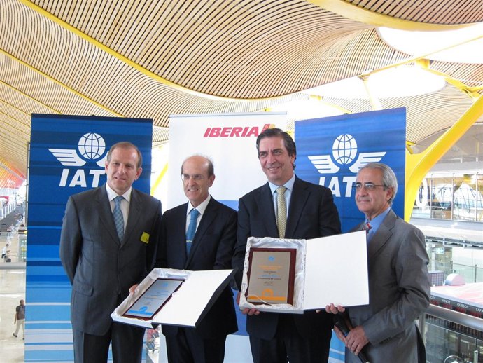 IATA premia a Iberia y a Aena