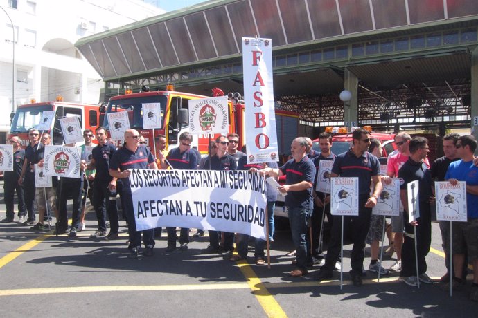 Bomberos Protestan  Contra Los Recortes En Andalucía