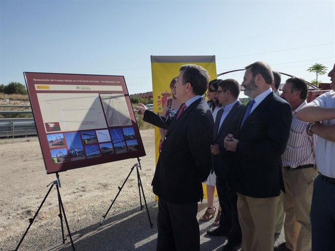 Lillo y Reyes en la inauguración de la pasarela hoy