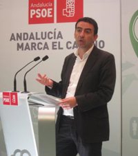 PSOE-A advierte al Gobierno de que tendrá enfrente a Andalucía si sigue asfixiando a ciudadanos y recortando derechos