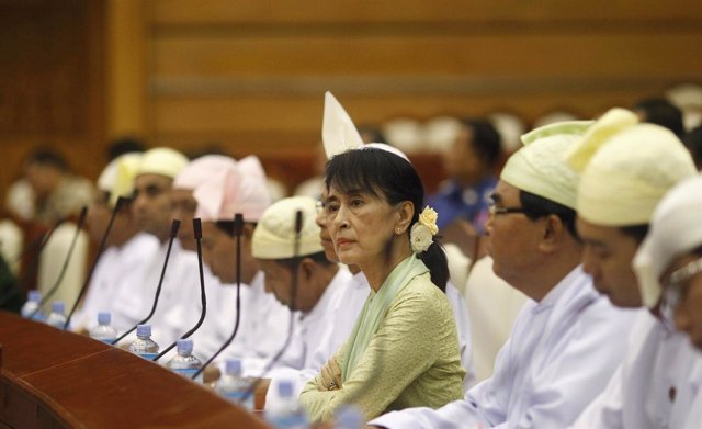 Suu Kyi en el Parlamento birmano 