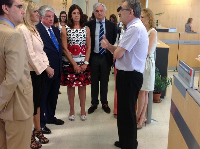 Visita De Cifuentes A La Vetanilla Única Empresarial De Madrid