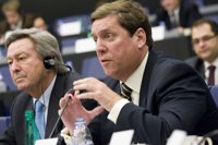 Mato (PP) niega que la UE exija a las empresas la contratación de residentes canarios en los concursos públicos