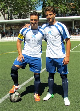 David Bustamante y Maxi Iglesias durante un partido benéfico 