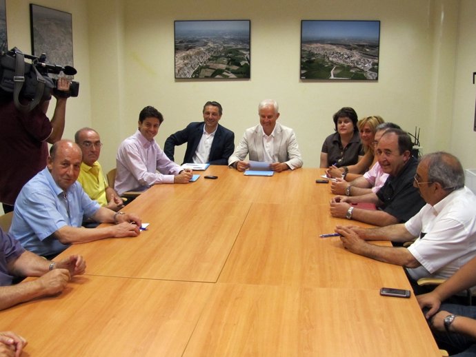 Eloy Suárez con alcaldes de barrios rurales para hablar del transporte