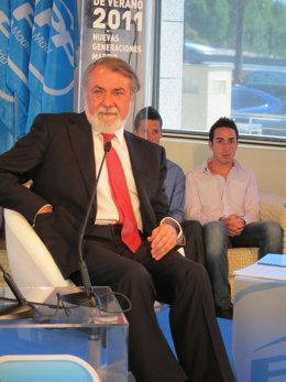 Jaime Mayor Oreja En Cursos De Nuevas Generaciones Del PP