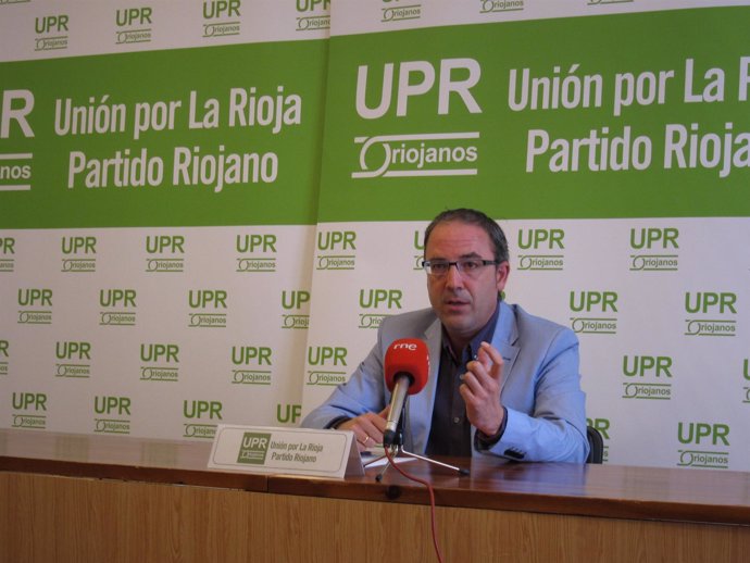 Ruben Gil Trincado dando una rueda de prensa 