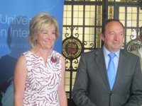 Aguirre fomenta el espíritu emprendedor entre los jóvenes frente al "ideal" de querer hacerse funcionarios