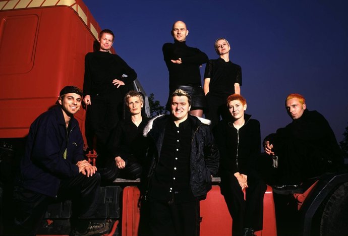 La banda inglesa Chumbawamba en 1998