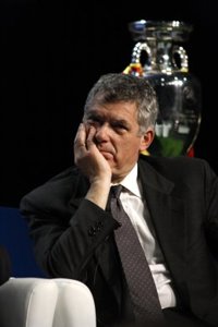 Villar concede la amnistía a Mourinho y Vilanova