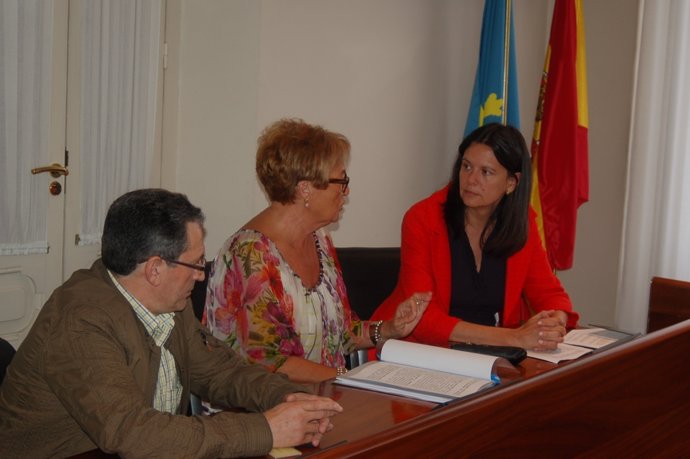 López Ares (derecha) con representantes de AFAS.