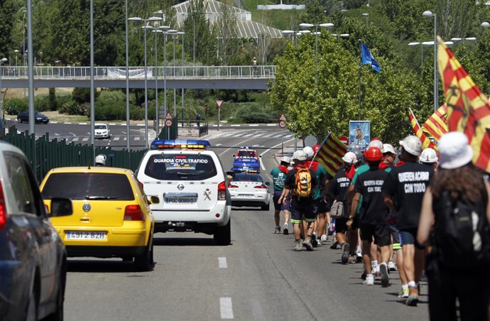 Entrada a Madrid de grupo de mineros por la carretera 