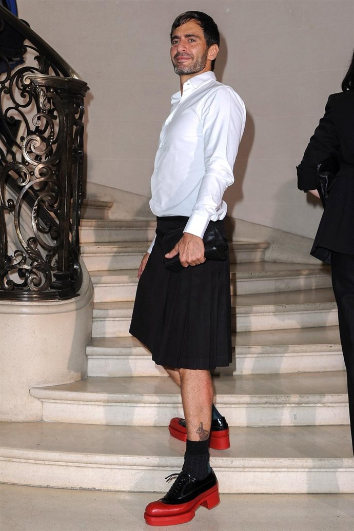 Marc Jacobs con falda
