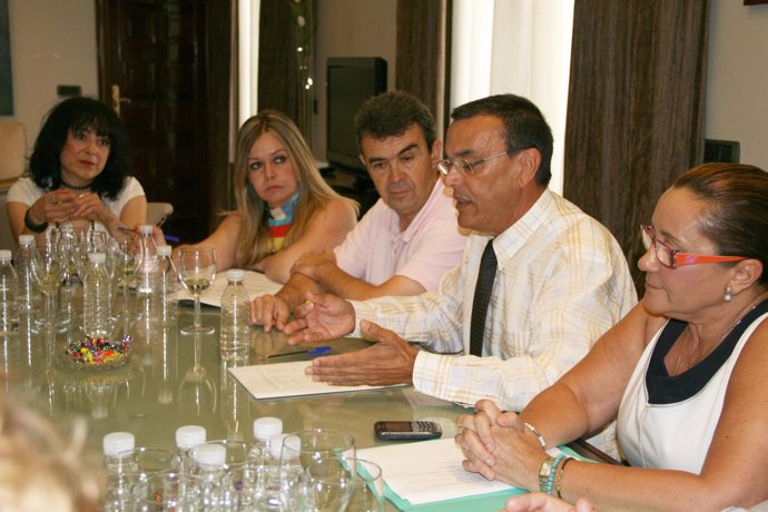 El presidente de la Diputación de Huelva, Ignacio Caraballo, en una reunión.