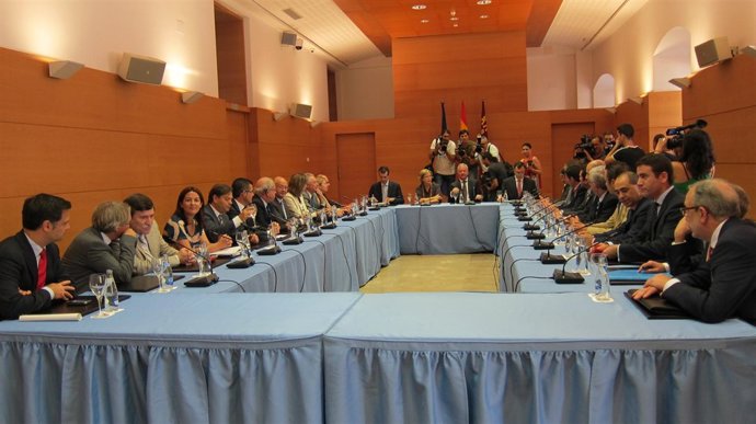 Valcárcel y Bresso se reúnen con alcaldes en San Esteban