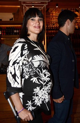 Irena Villa, embarazadísima, en la inauguración de un restaurante 